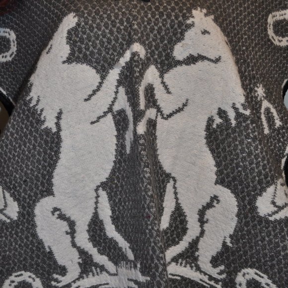 Poncho Mexican traditional Clothing Heavy Blanket horses design - Picture 2 of 4